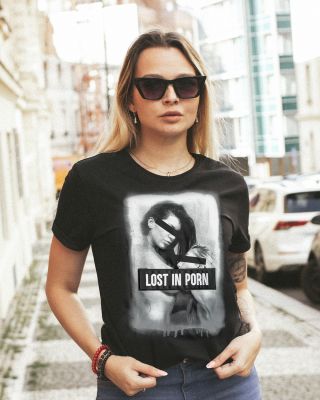 Brácho, máme bombu! 💥 Dámský trika LOST IN P❤RN v klasickým střihu jsou KONEČNĚ skladem! 😎 Jestli nevíš, co koupit...